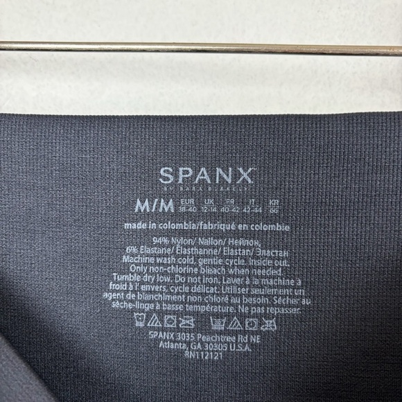 NWT SPANX Look At Me Now Black Camo Leggings Sz M - Picture 8 of 9